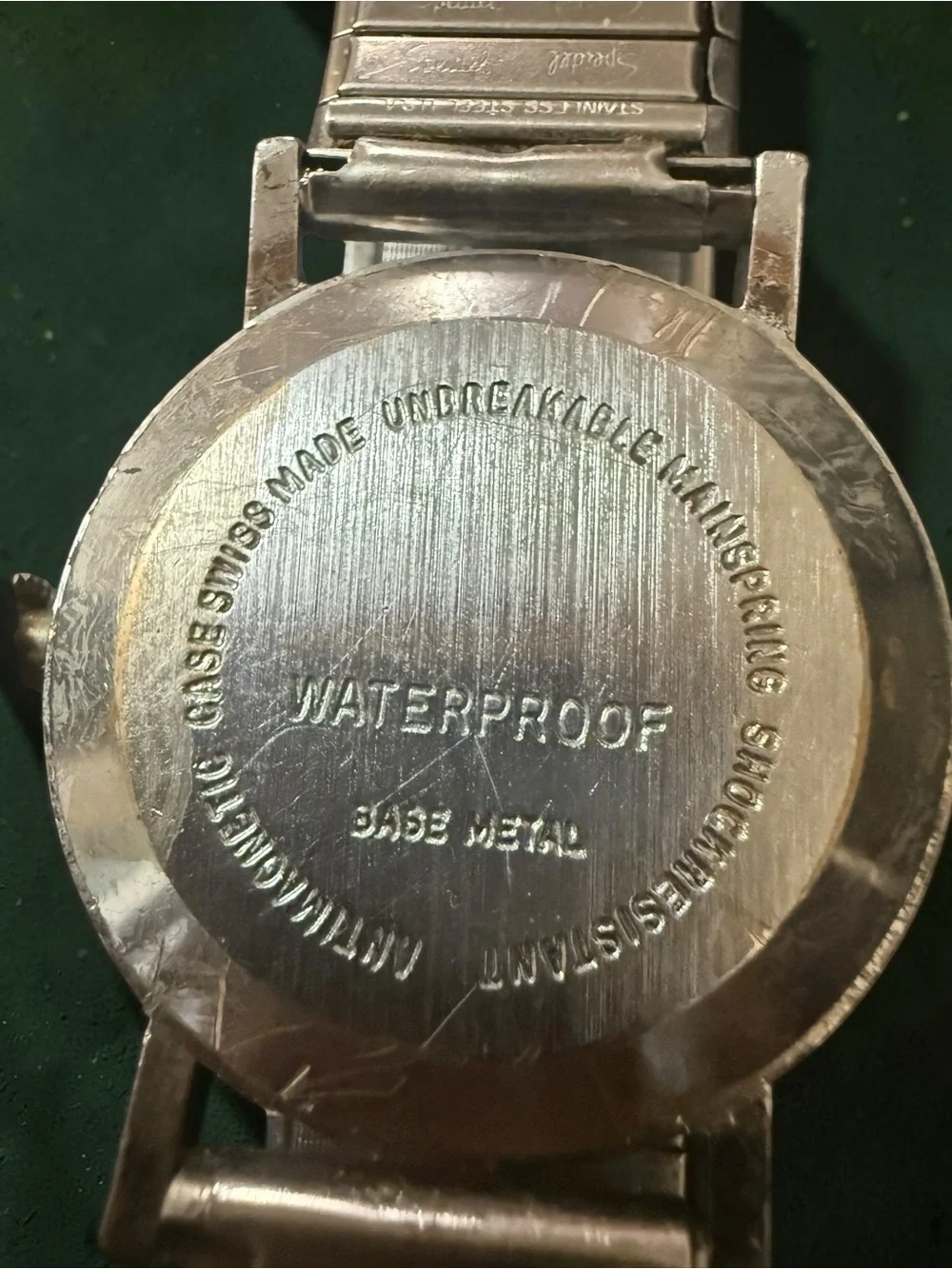 Vintage Lucerne De Luxe Swiss Made Mechanical Men’s Watch – Silver Dial